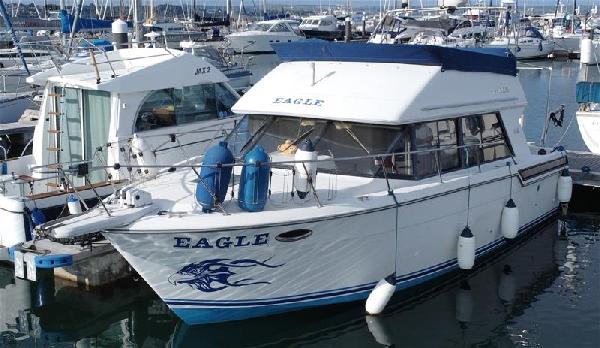 Carver Carver 28 Command Bridge For Sale From Seakers Yacht Brokers